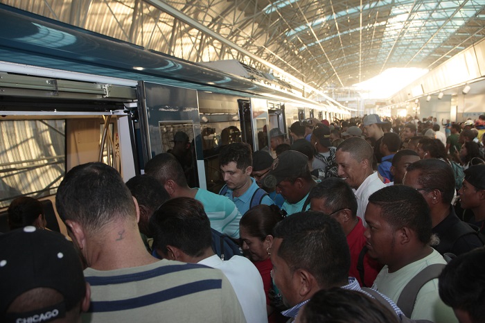 La Estación San Miguelito presenta problema de aglomeración desde la inauguración de la Línea 2. Foto Víctor Arosemena