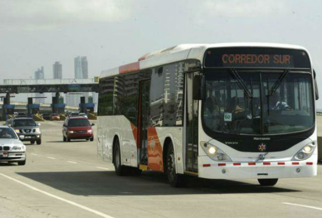 La empresa First de Panamá  administra  el servicio de transporte colectivo en la ciudad de Panamá y San Miguelito. 