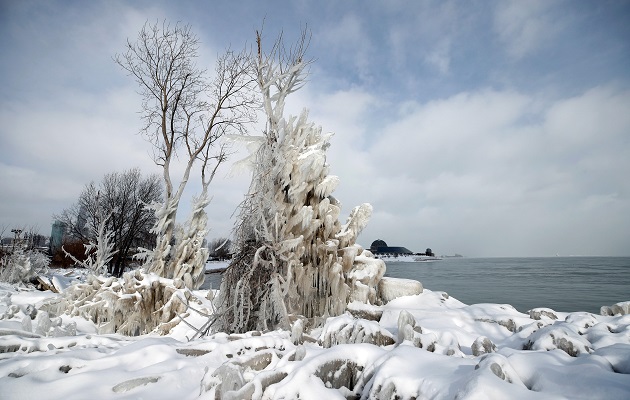  Vista de las aguas heladas del lago Michigan en Chicago, Illinois (Estados Unidos). Foto/EFE