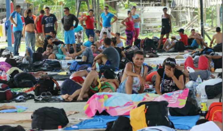 Los migrantes reciben atención en Puerto Obaldía. Foto: Panamá Ámérica