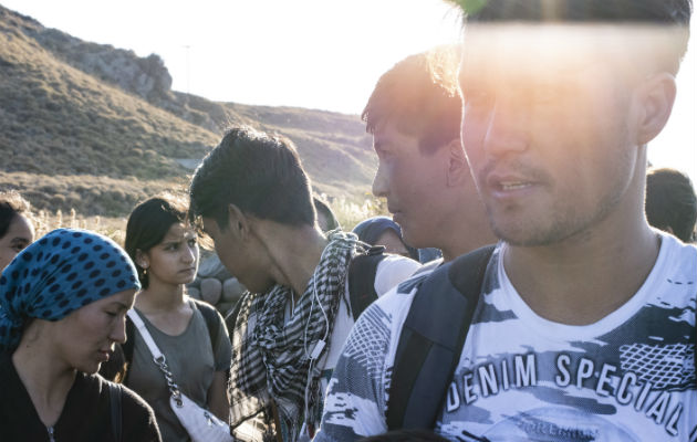 Migrantes de Afganistán constituían la mayoría de los 10 mil que llegaron a Grecia de Turquía en agosto. Foto/ Laura Boushnak para The New York Times.