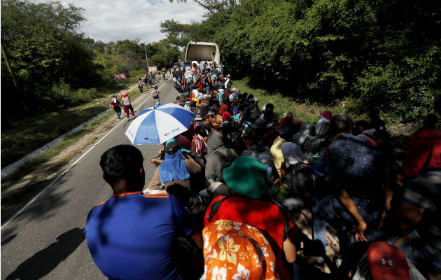 Caravana de migrantes avanzando por Guatemala. Foto:EFE.