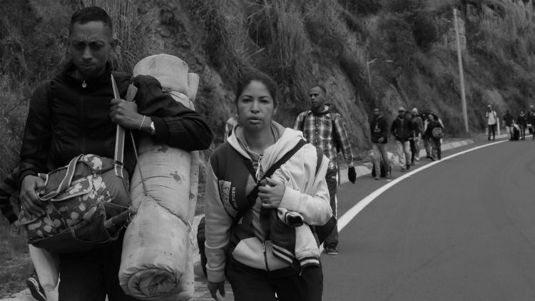 Observar caravanas de centroamericanos, creyendo encontrar en los Estados Unidos la realización del 