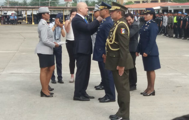 El ministro Rolando Mirones oficializó el rango de los nuevos directores de los estamentos de seguridad.