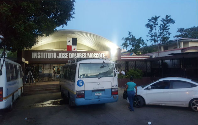 Los docentes y estudiantes llevan tres semanas en paro exigiendo seguridad y mejoras en la infraestructura.