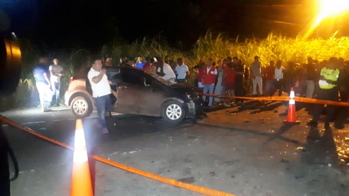 Los autos involucrados fueron un auto Hyundai Galoper, color gris y un auto sedán Hyundai; en este último vehículo, falleció el ciudadano Esteban Gómez y una dama resultó herida. Foto/ Diómedes Sánchez