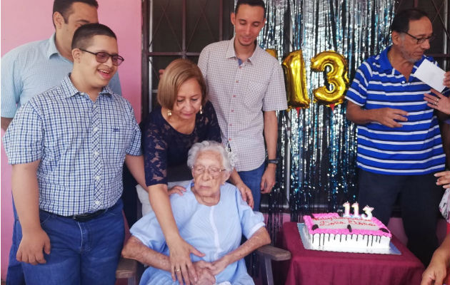 Tía Clara celebró junto a familiares y amigos. Foto: Thays Domínguez. 