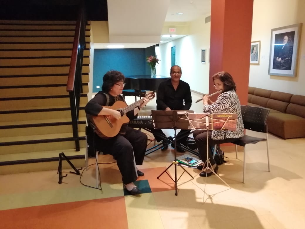 La música no pudo faltar en esta presentación literaria. Foto: Cortesía.