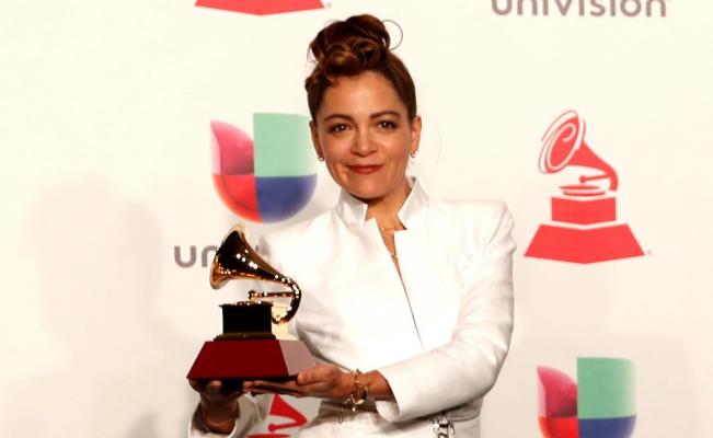 Se viralizó la captura de cámara que hicieron de la cara de desagrado de Natalia Lafourcade. EFE