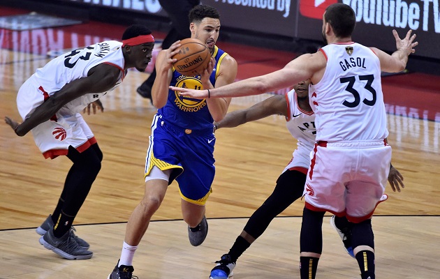 Thompson  y Curry lideraron el ataque de Golden State.