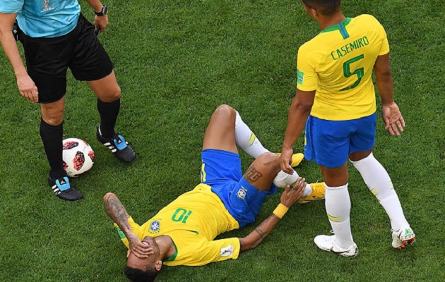 Neymar es conocido por exagerar en la cancha.