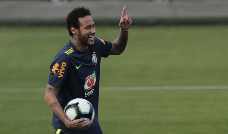 Neymar en el entrenamiento de Brasil que se prepara para la Copa América. Foto AP