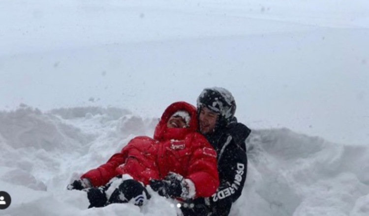 Nick Jonas y Priyanka Chopra en la nieve. Instagram