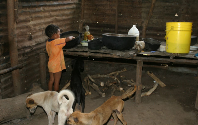 Pobreza y falta de alimento van de la mano. Y pobreza  emocional y desperdicio de alimento, también. Archivo.