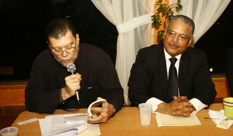 Enrique Jaramillo Levi y Alberto Orestes Cabredo.