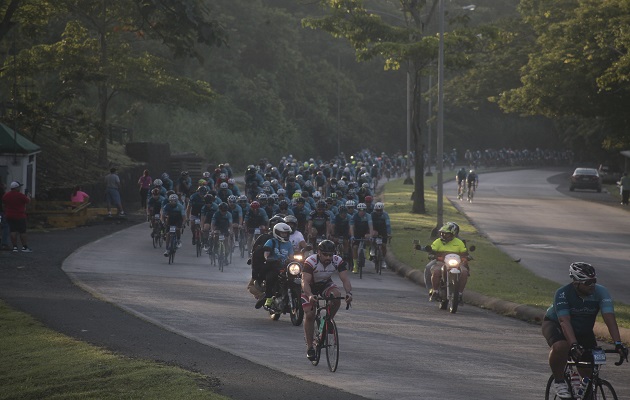 Ciclistas que participan en el Océano a Océano. Foto: Víctor Arosemena.