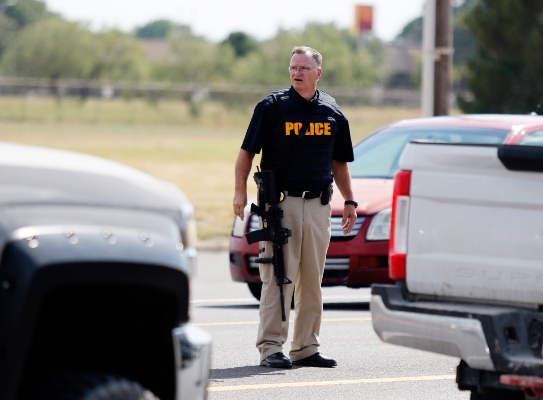 El Departamento de Policía de Midland (Texas) anunció en su página web que el presunto autor del tiroteo fue abatido y falleció por los disparos recibidos en Cinergy, unos multicines de la población de Odessa. FOTO/AP