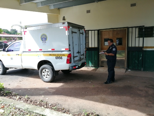 El ahora occiso fue trasladado al centro de salud de Nuevo Arraiján en un vehículo policial, en donde los galenos de turno dictaminaron su muerte. Foto/Eric Montenegro