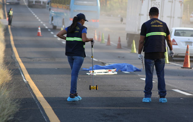 Las autoridades buscan al conductor implicado en este caso de atropello y fuga. Foto/Eric Montenegro