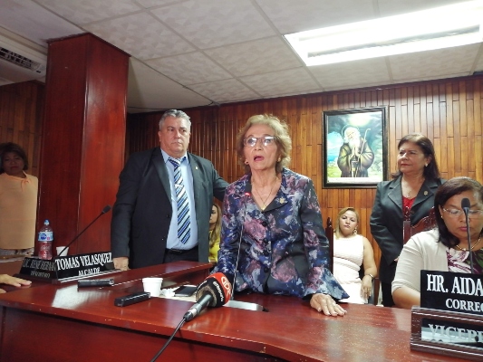 Nora Escala  dijo no haber tomado posesión de las oficinas al estar a la espera de que el Ministro de Gobierno, Carlos Romero Montenegro, la instale en el cargo. Foto/Eric Montenegro