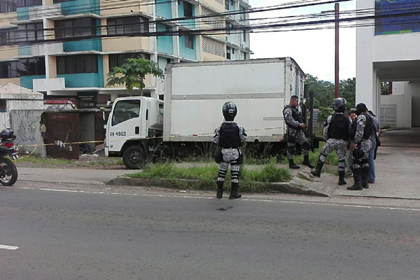 La Policía Nacional también logró recuperar parte del dinero robado, del cual se intentaron deshacer los asaltantes. Foto/Eric Montenegro