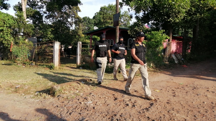 Operativos, allanamientos, detenciones para bajar la violencia en La Chorrera. Foto/Eric Montenegro