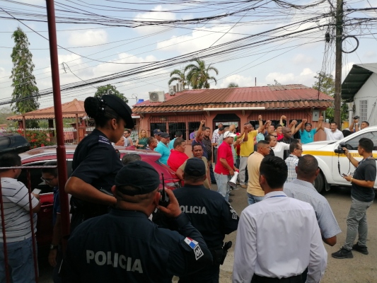 Los transportistas del sector selectivo de Panamá Oeste, ya habían mostrado su disconformidad sobre éstos cupos alfanumérico 13T. Foto/Eric Montenegro 