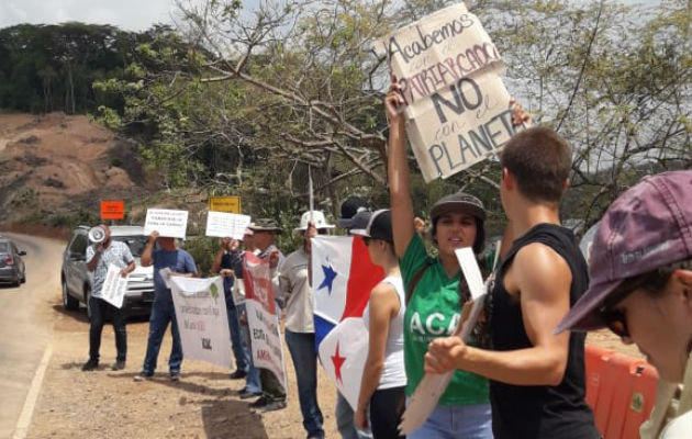 Residentes rechazan el ensanche de la vía Omar Torrijos. Foto: Cortesía