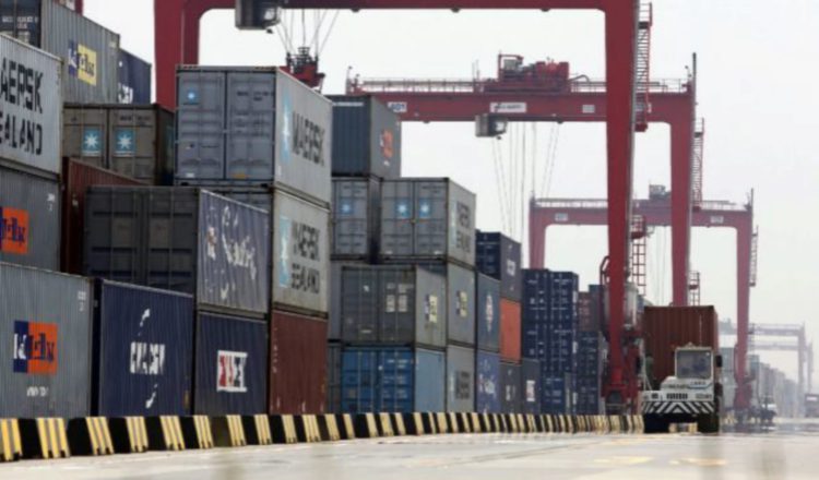 El puerto de Shanghai es uno de los más importantes de Asia.  Foto: EFE