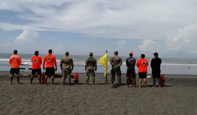 Fuertes oleajes fueron pronosticados para estas fechas en que miles de personas acuden a las playas. Foto de cortesía