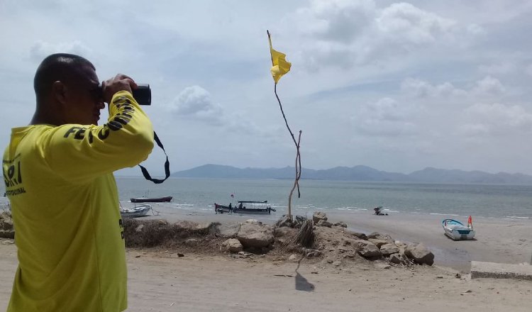 Hoy, durante la mañana y la tarde, se mantendrán los puntos de vigilancia en las playas. Foto de cortesía