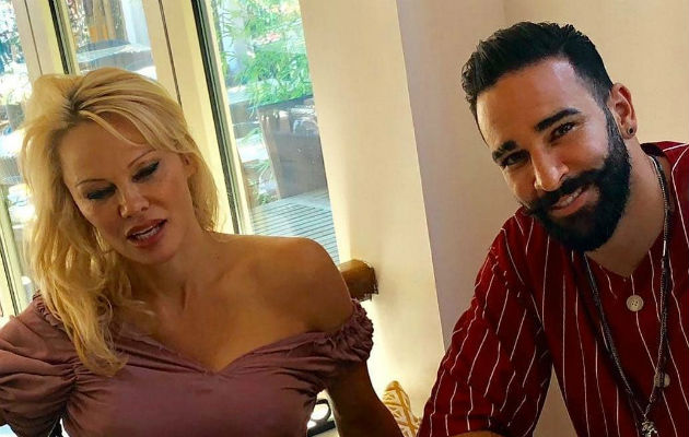 Pamela Anderson y Adil Ramil. 