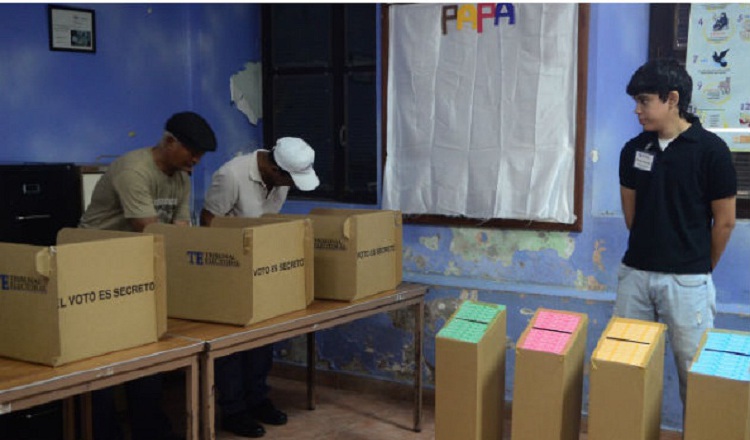   El voto es secreto y lo que ocurra dentro de la urna no tiene que ver con el color de suéter o partido político. Foto: Panamá América.