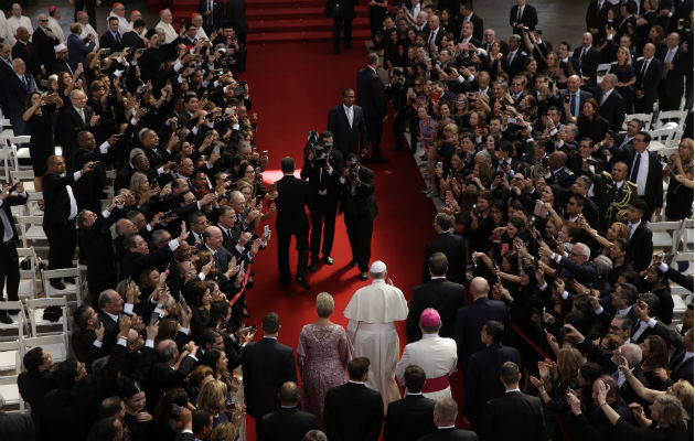 Papa Francisco se reunió con el cuerpo diplomático en Panamá. Foto: AP/EFE