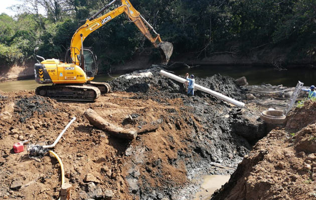 se adelantó un plan de contingencia para suministrar agua través de carros cisternas para los clientes. Foto/Thays Domínguez