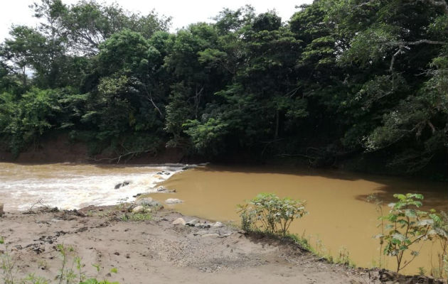 El nivel del río Parita se mantiene alto. Foto: Thays Domínguez. 