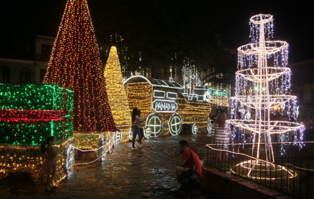 Parques iluminados en la ciudad de Panamá. Foto Victor Arosemena