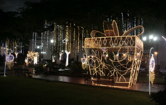 Parques iluminados en la ciudad de Panamá. Foto Victor Arosemena