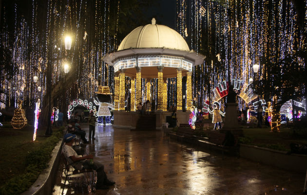 Parques iluminados en la ciudad de Panamá. Foto Victor Arosemena