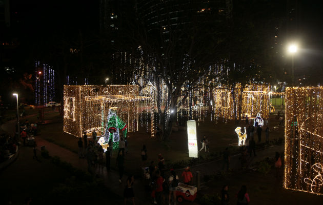 Parques iluminados en la ciudad de Panamá. Foto Victor Arosemena