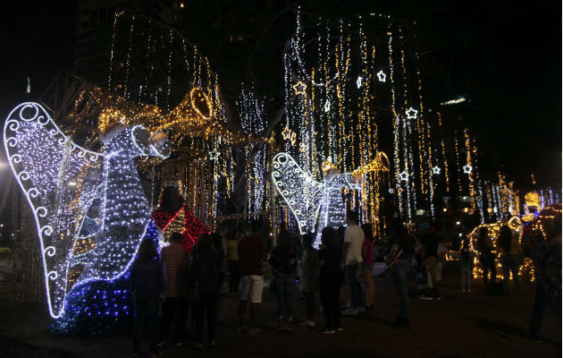 Parques iluminados en la ciudad de Panamá. Foto Victor Arosemena