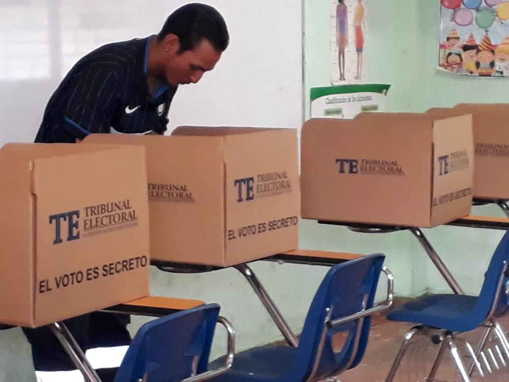 En las últimas elecciones acudieron a votar el 76% de los habilitados. Foto de Archivo