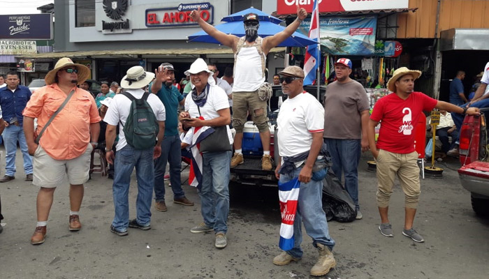 Por casi un mes ciudadanos de Costa Rica realizan manifestaciones a lo largo del país ante la decisión del gobierno de hacer reformas fiscales en este país. Foto/Mayra MAdrid