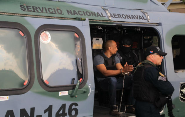 'Marshall' y 'El patrón' fueron trasladados en helicóptero hacia el penal de Punta Coco. Foto: Policía Nacional.