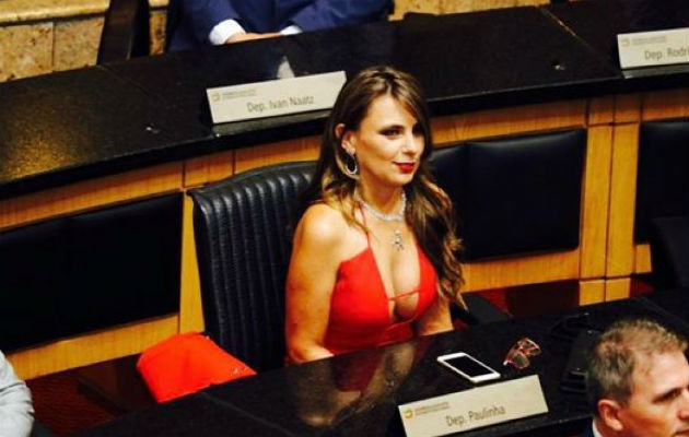 'Paulinha', la provocadora diputada que juró su cargo y alborotó las redes. Redes sociales.