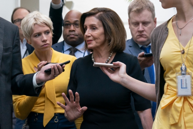 La presidenta de la Cámara de Representantes, Nancy Pelosi, se reunirá con los Caucus para conversar sobre el juicio político a Donald Trump. FOTO/AP