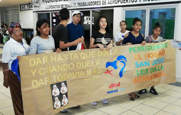 Panameños esperan con emoción a los jóvenes misioneros del extranjero. 