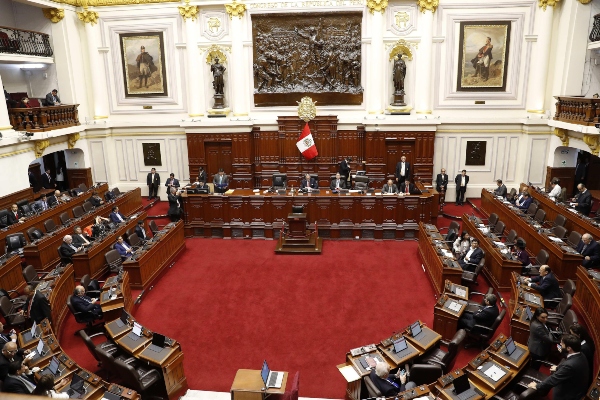 El presidente de Perú, Martin Vizcarra, anunció este lunes la disolución