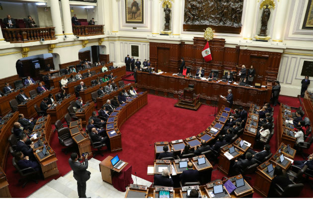 La Constitución del Perú contempla en su artículo 134 que el presidente puede disolver el Parlamento.