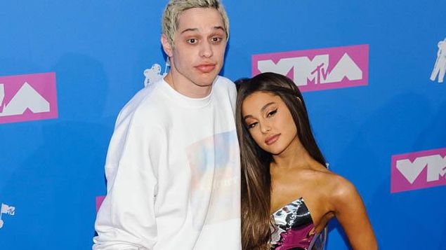 Pete Davidson y Ariana Grande. Foto: EFE.